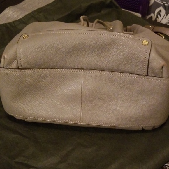 Vince Camuto tote - Picture 2 of 6